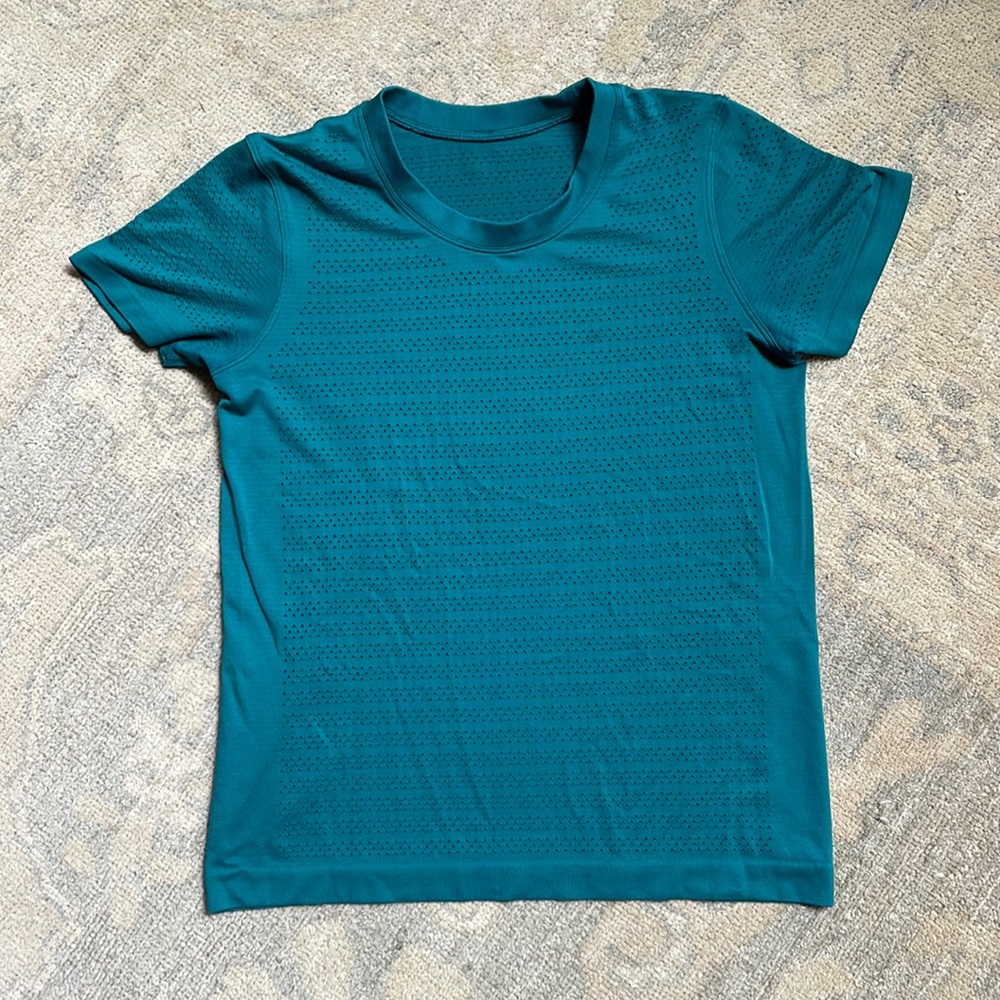 Lululemon short sleeve shirt
